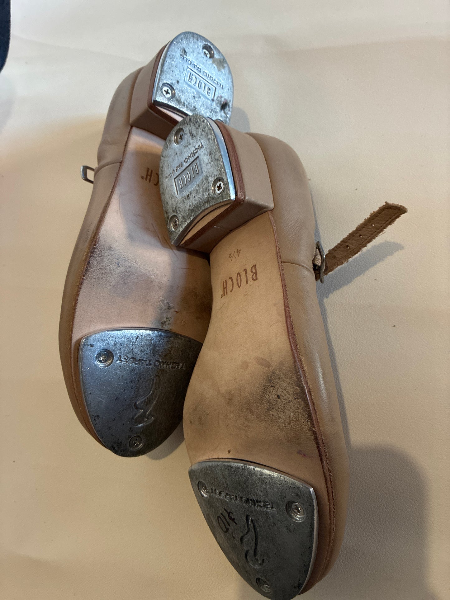 Bloch Tap on Tan shoes - Child size 4.5