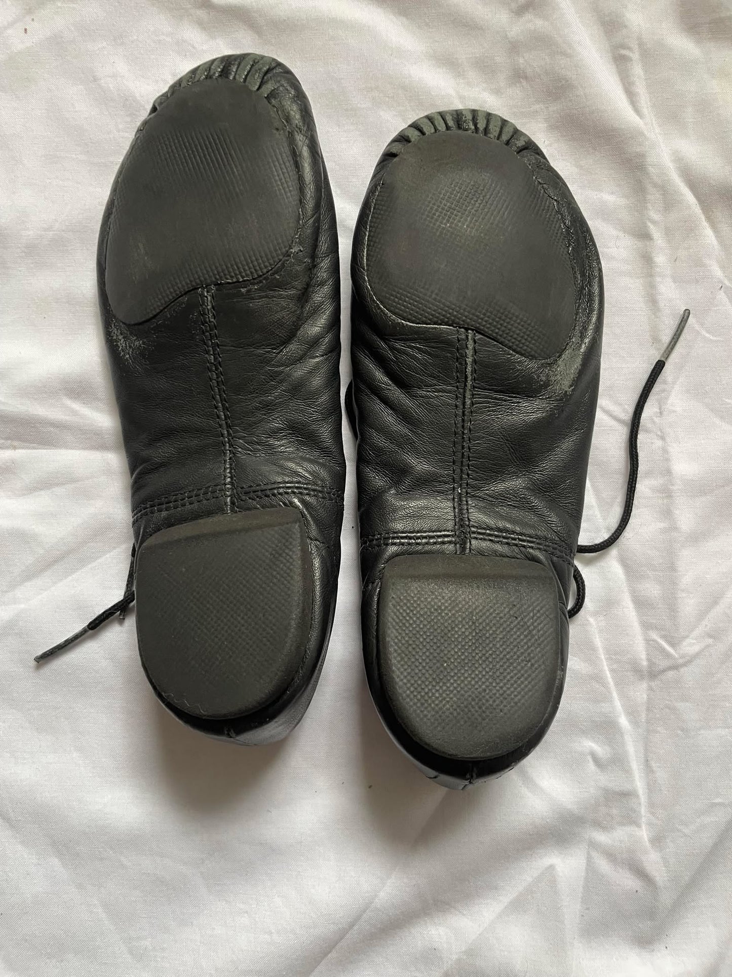 Capezio E-Series Jazz Oxford split sole Jazz shoes