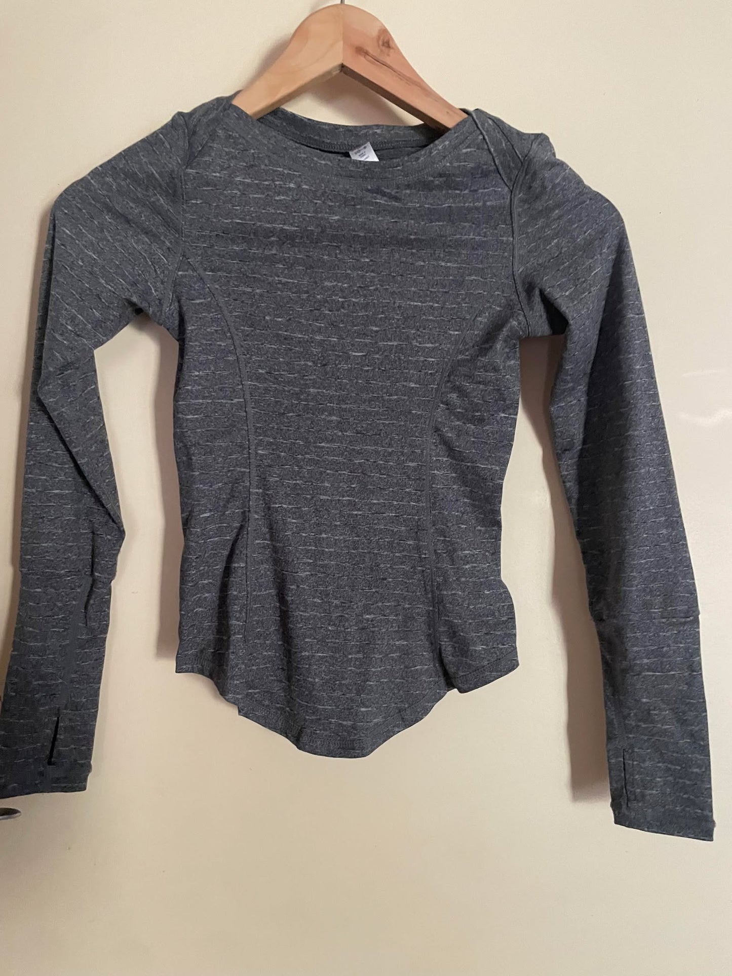 90 Degrees Long sleeve Grey Yoga Top size 7-8