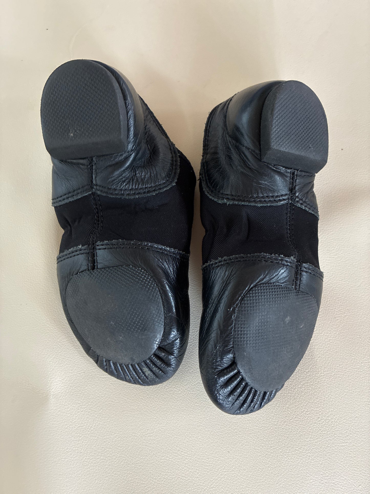 Capezio Black Split Sole Jazz shoes - Size children’s 12 M