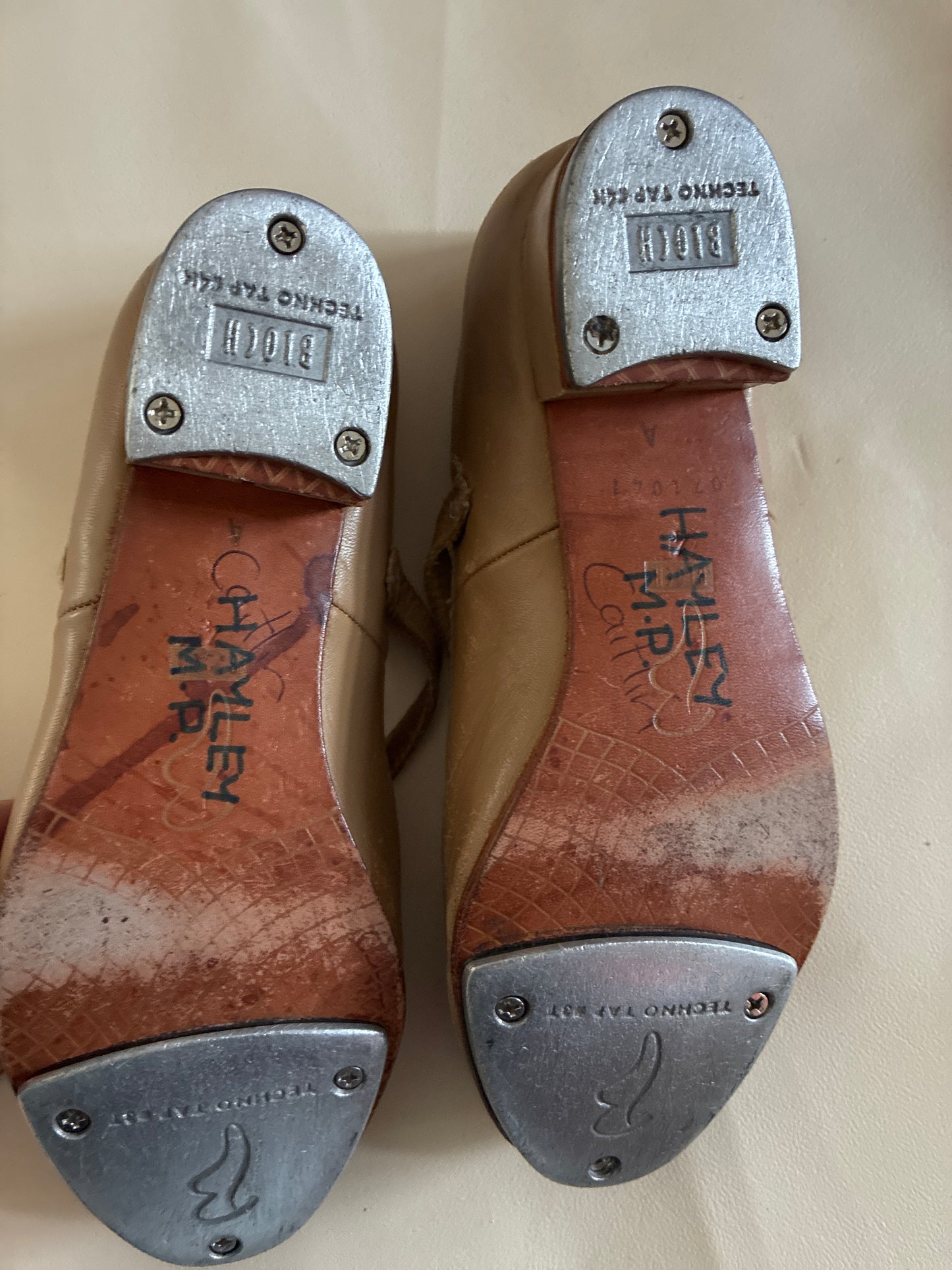 Bloch Tap on Tan shoes - Child size 4