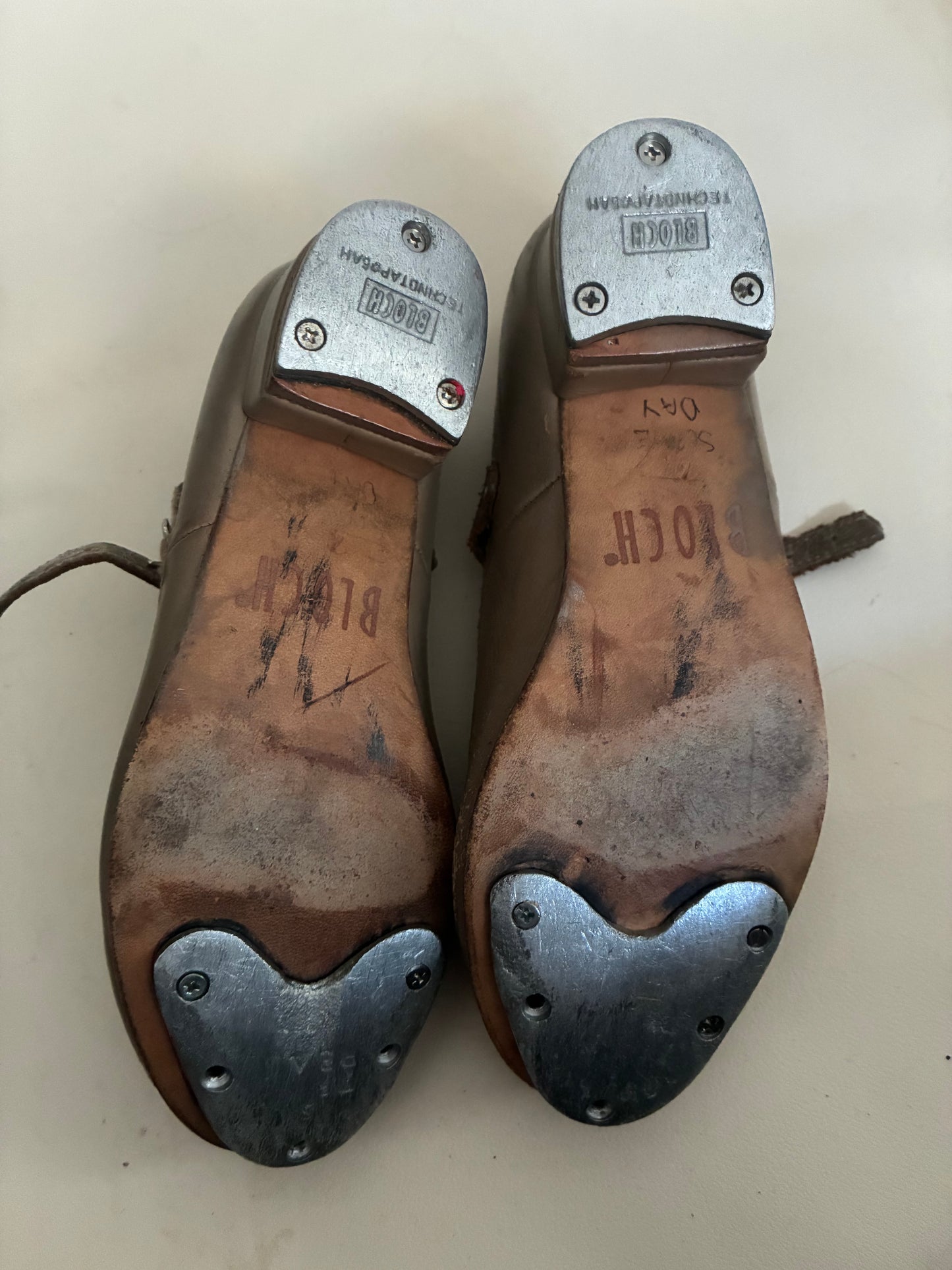 Bloch Tap on Tan shoes - Child size 4.5