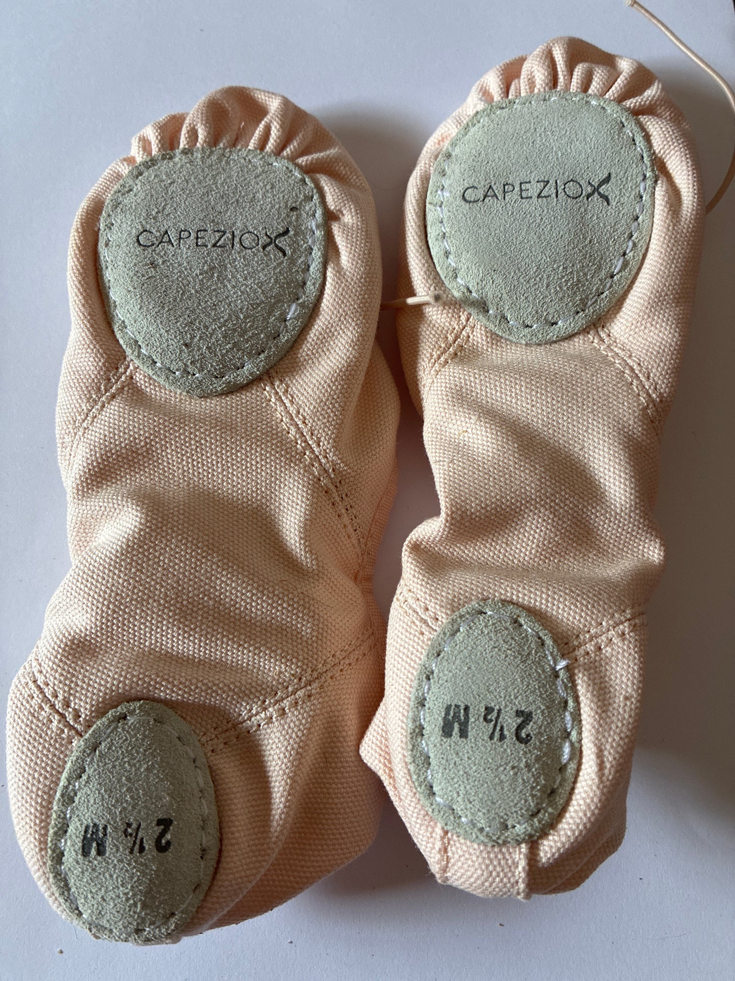 Capezio Juliet 2 split sole canvas ballet shoes - size child 2.5 M