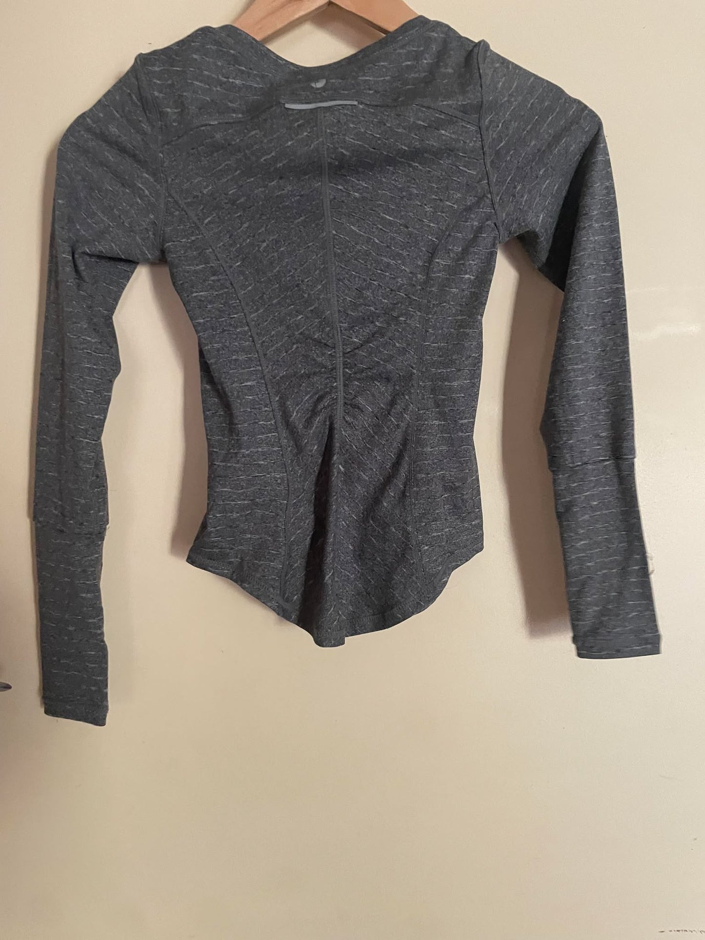 90 Degrees Long sleeve Grey Yoga Top size 7-8