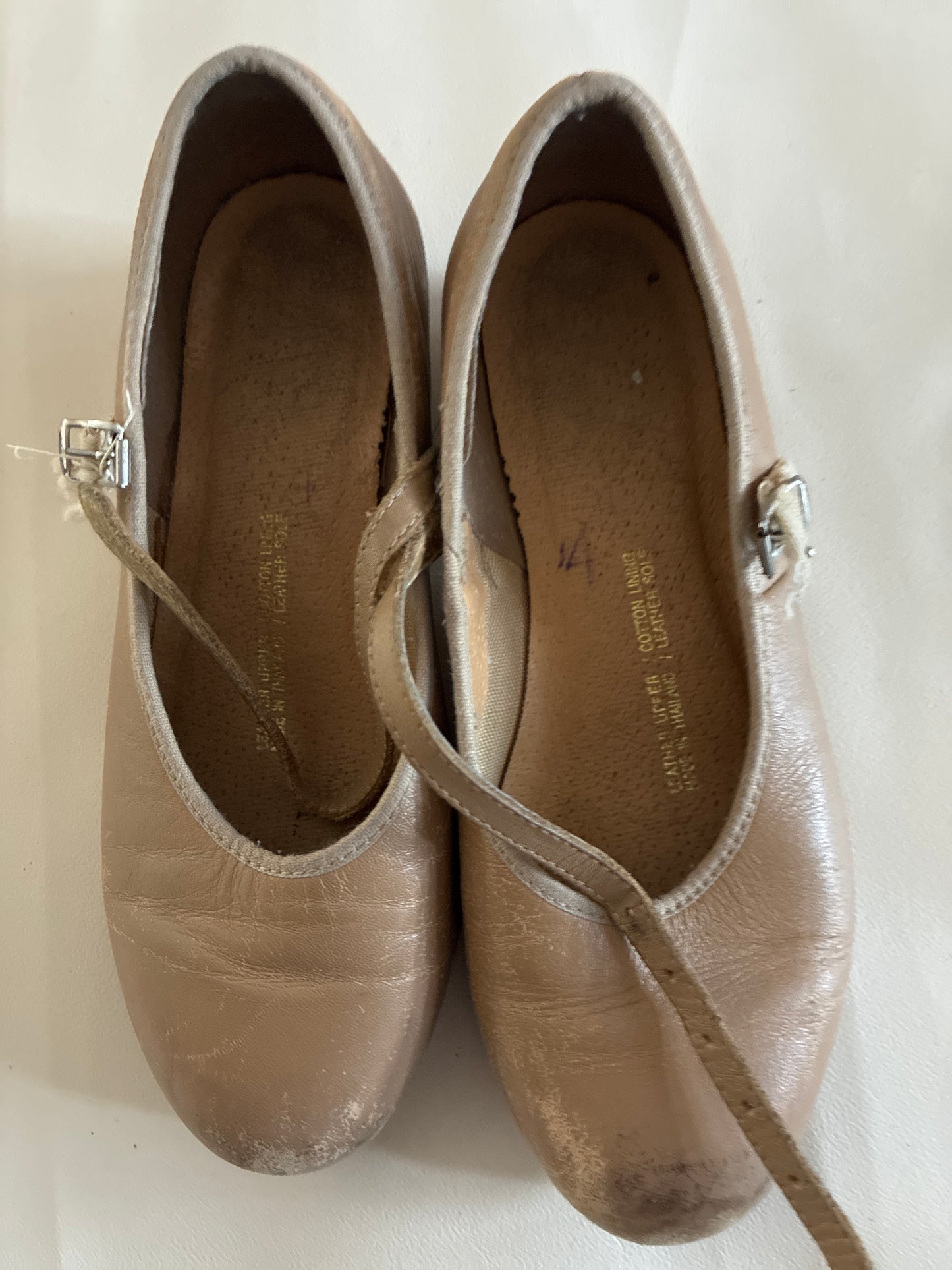 Bloch Tap on Tan shoes - Child size 4