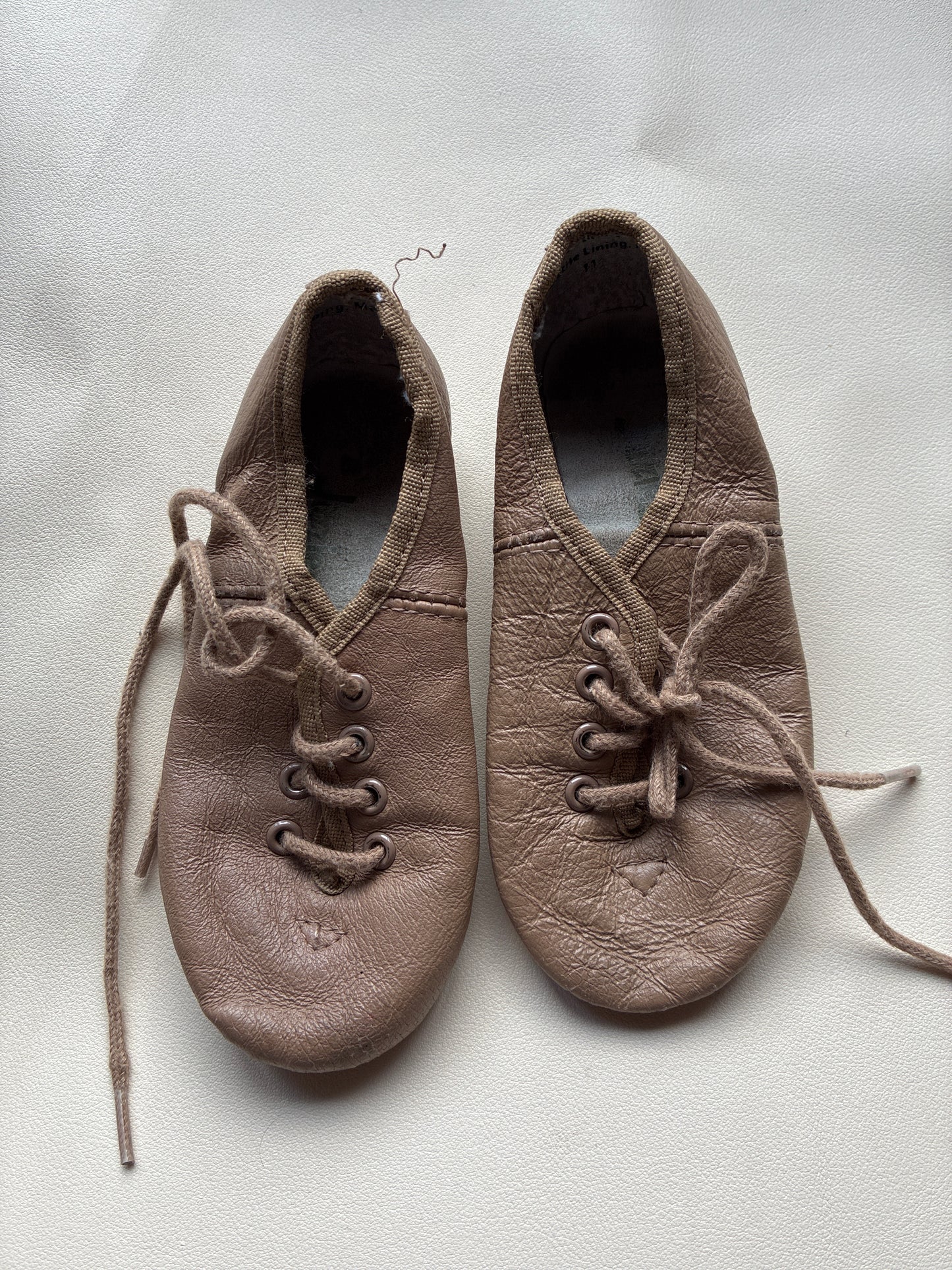 Jazzies Split Sole Tan Jazz Shoes Child Size 11