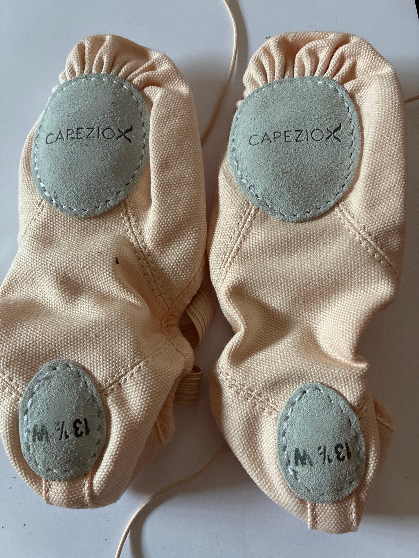 Capezio Juliet 2 canvas split sole pink ballet shoes - child 13.5 m