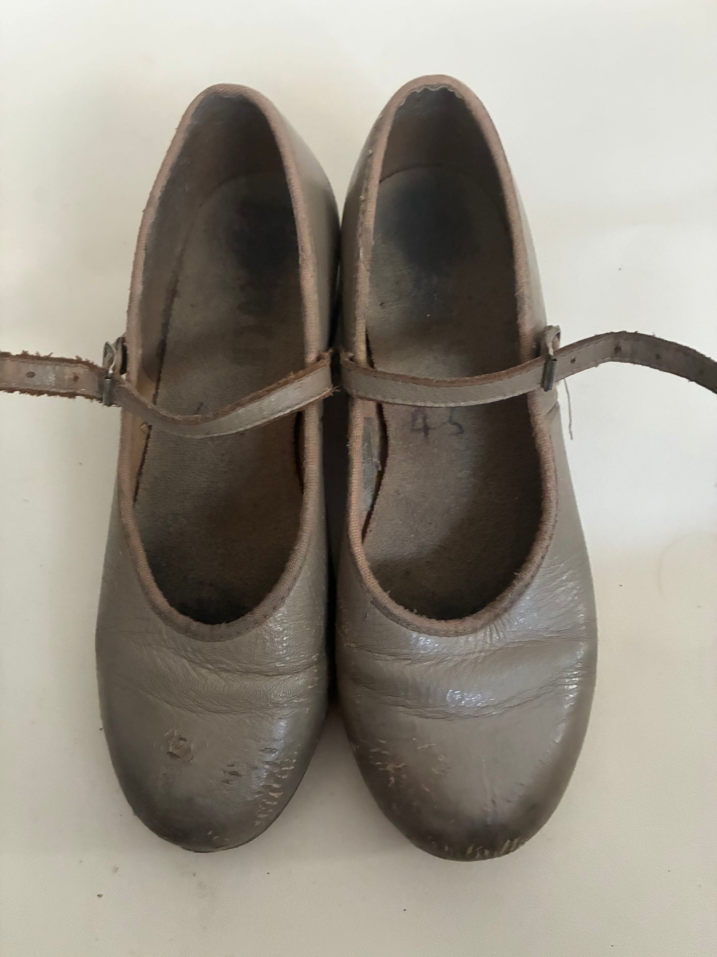 Bloch Tap on Tan shoes - Child size 4.5