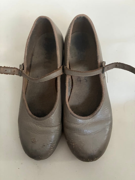 Bloch Tap on Tan shoes - Child size 4.5