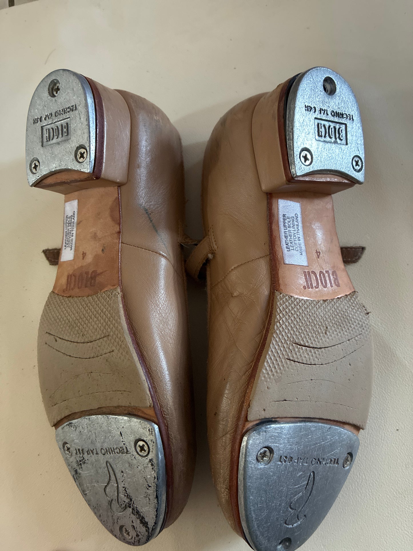 Bloch Tap on Tan shoes - Child size 4