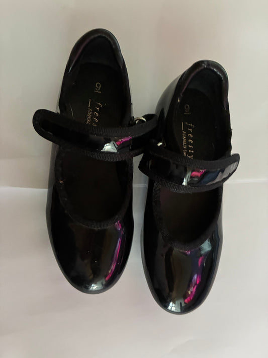 Freestyle Danskin company tap shoes black - size child 9